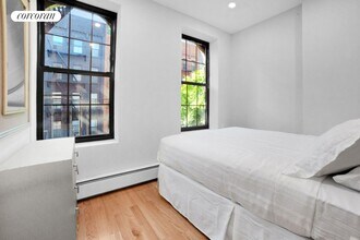 323 E 93rd St in New York, NY - Building Photo - Building Photo