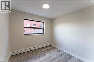 700 Lawrence Rd in Hamilton, ON - Building Photo - Building Photo