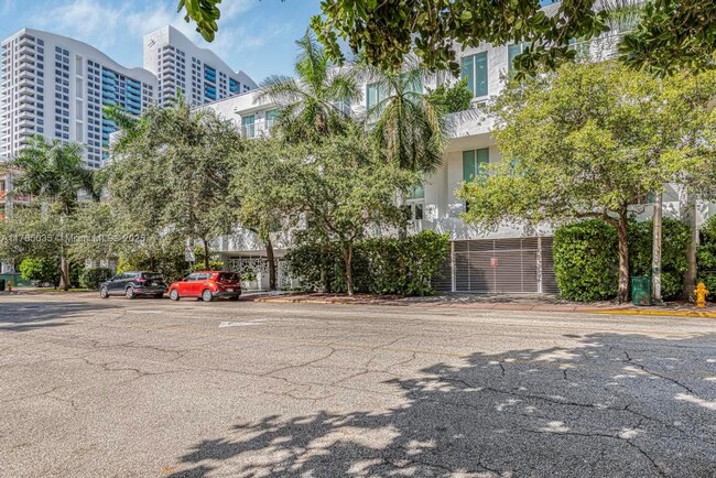 1428 West Ave in Miami Beach, FL - Foto de edificio - Building Photo