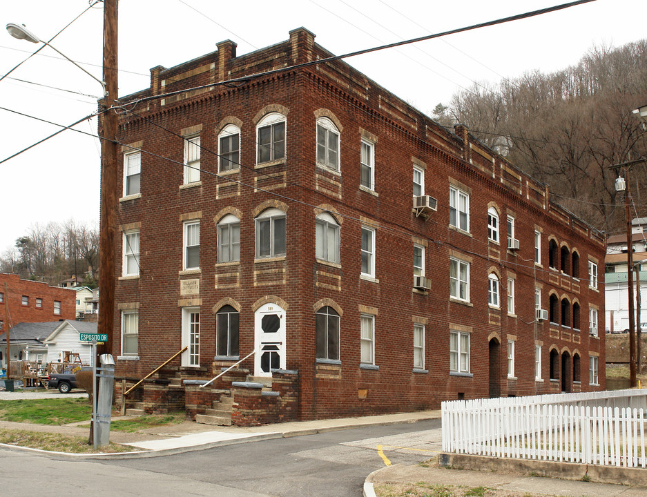 589 Stratton St in Logan, WV - Building Photo