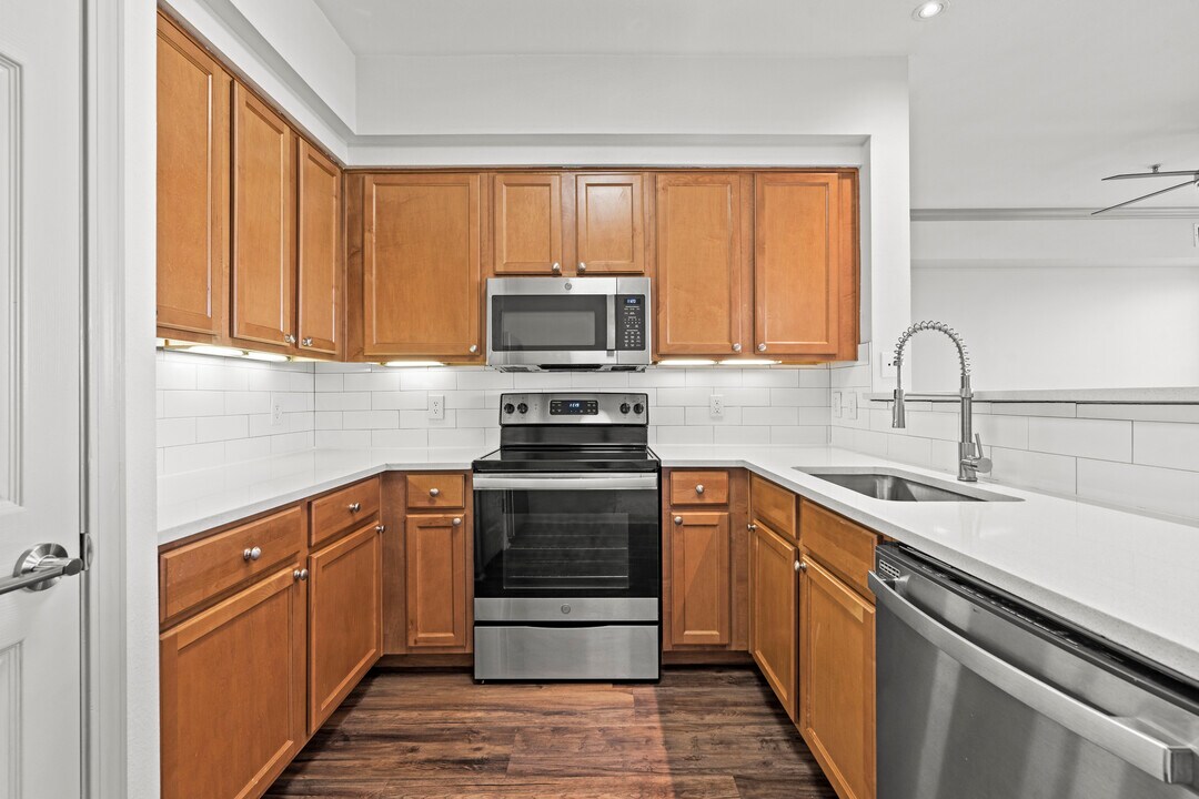 West End at City Center Apartment Homes in Lenexa, KS - Building Photo