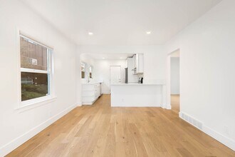 2614 E Olive St in Seattle, WA - Building Photo - Building Photo