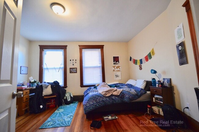 141 Cottage St, Unit 1 in Boston, MA - Foto de edificio - Building Photo