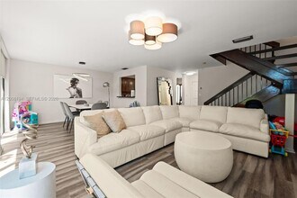 3951 Adra Ave in Doral, FL - Building Photo - Building Photo