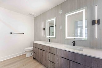 Ariva in San Diego, CA - Foto de edificio - Building Photo