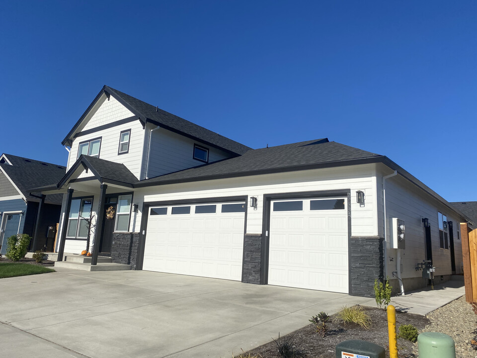 2958 NW 15th Way, Unit A in Battle Ground, WA - Building Photo