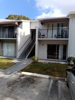 1200 Lake Victoria Dr in Royal Palm Beach, FL - Building Photo