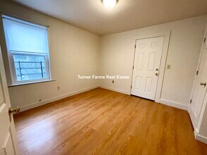 2 Shepherd Ave, Unit 1 in Boston, MA - Foto de edificio - Building Photo