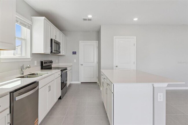 1087 Silverlake Blvd in Lake Alfred, FL - Building Photo - Building Photo