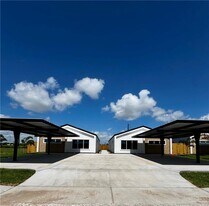 22 Sparrow Rd in Weslaco, TX - Building Photo