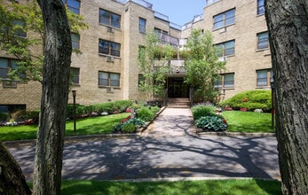 5 Schenck Ave in Great Neck Plaza, NY - Building Photo - Building Photo