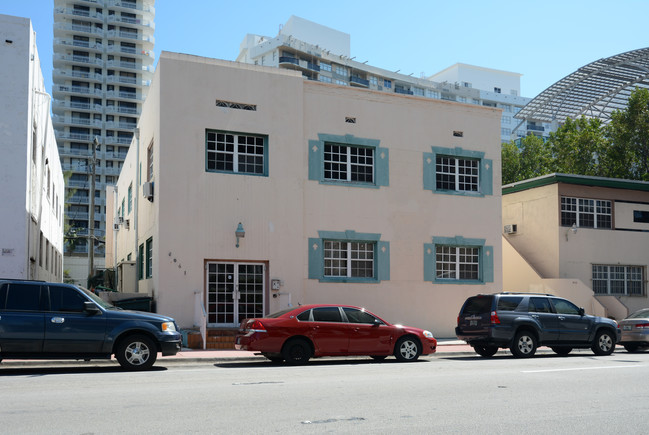 6061 Indian Creek Dr in Miami Beach, FL - Building Photo - Building Photo