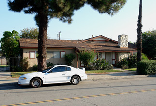 2039 E Almont St in Anaheim, CA - Building Photo - Building Photo