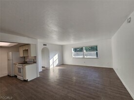 1919 Lillie St in Ft. Myers, FL - Building Photo