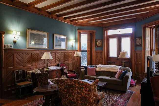 6 Howe Ave in Newport, RI - Building Photo - Building Photo