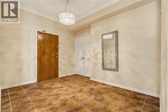 4000 Creekside Dr in Dundas, ON - Building Photo - Building Photo