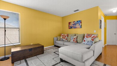 2600 Avondale Ct in Kissimmee, FL - Foto de edificio - Building Photo