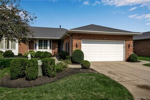 6 St Charles Ct in Buffalo, NY - Building Photo