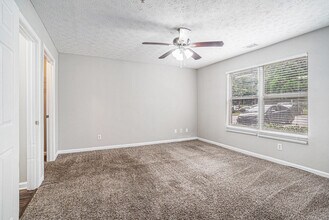 7104 Par 4 Way in Stonecrest, GA - Building Photo - Building Photo