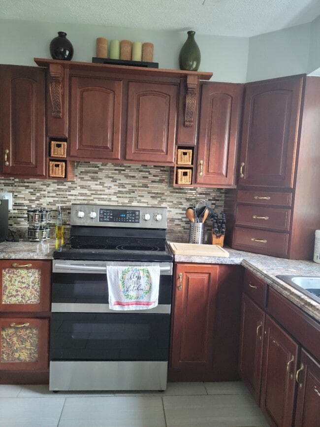 305 Jasper Dr in Beckley, WV - Foto de edificio - Building Photo