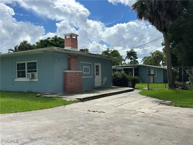 4465 Birmingham St in Ft. Myers, FL - Building Photo - Building Photo