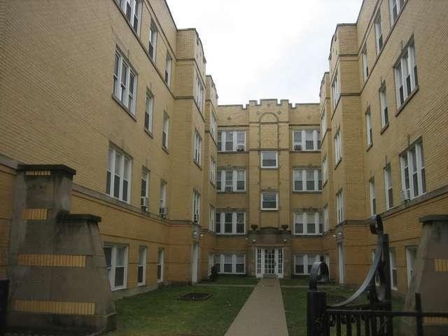 property at 4412 N St Louis Ave