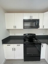 7347 Haskell Ave in Los Angeles, CA - Building Photo - Building Photo