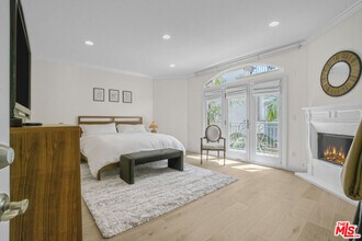 11974 Mayfield Ave in Los Angeles, CA - Building Photo - Building Photo