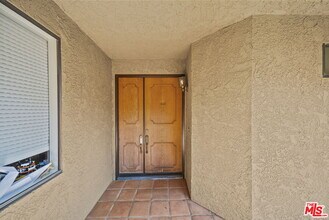 14572 Dickens St in Los Angeles, CA - Building Photo - Building Photo