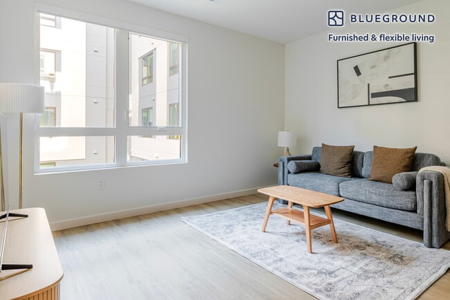 350 Chastain Pl