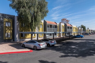 Emerson Square in Tempe, AZ - Foto de edificio - Building Photo