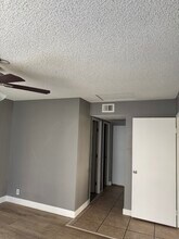 23244 Orange Ave, Unit 1 in Lake Forest, CA - Foto de edificio - Building Photo