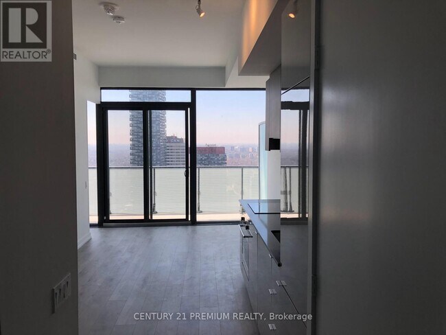 161-4161 Roehampton Ave in Toronto, ON - Building Photo - Building Photo