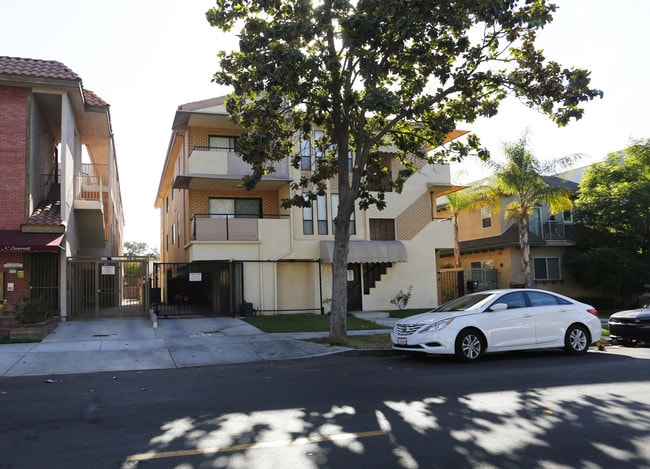 132-134 N Everett St in Glendale, CA - Foto de edificio - Building Photo