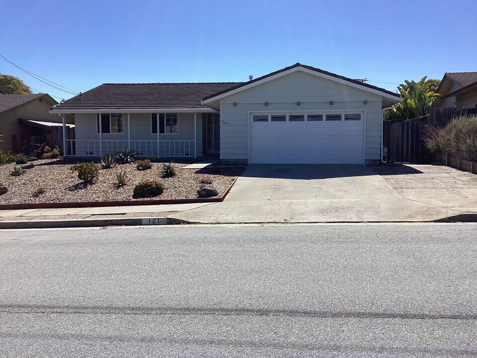 121 Corinne Ave in Santa Cruz, CA - Building Photo
