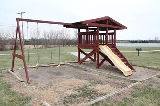 Ridgeland Park Apartments in York in York, NE - Building Photo - Building Photo