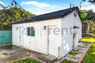 3300 Wisconsin Ave in South Gate, CA - Building Photo