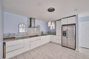 5720 NE 22nd Way in Fort Lauderdale, FL - Building Photo