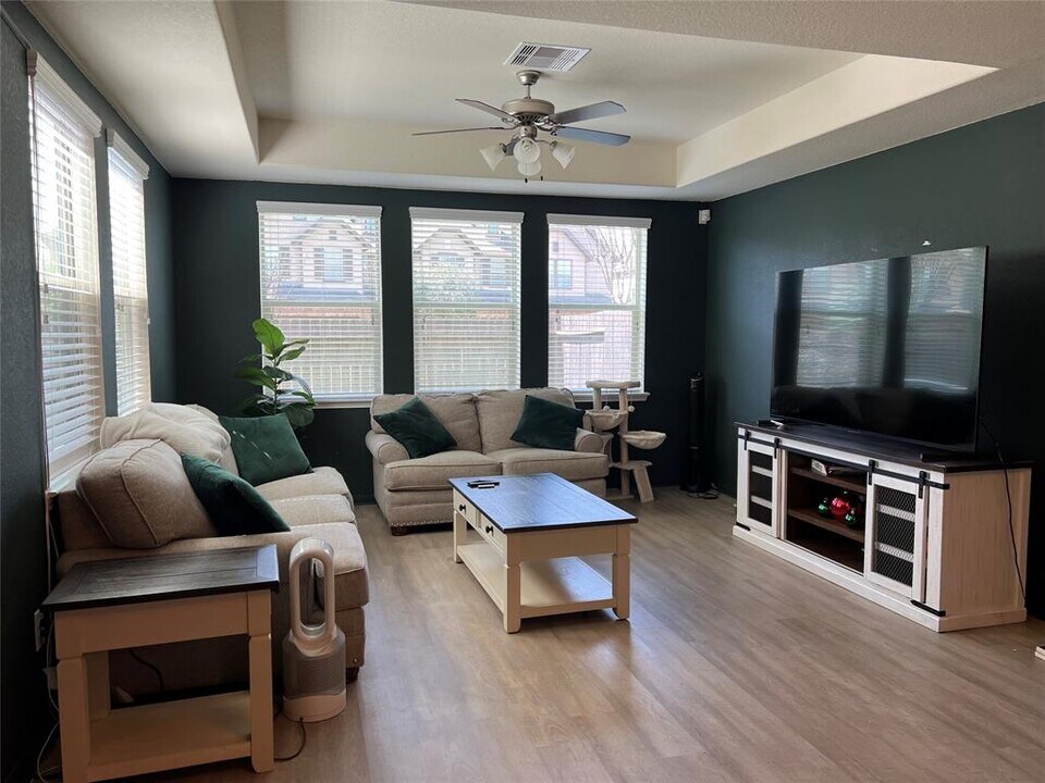 8315 Columbia Forest Dr in Houston, TX - Building Photo