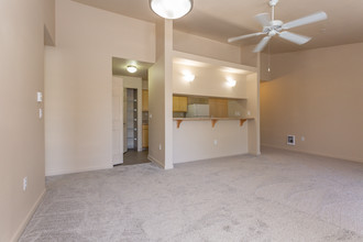 Oak Tree Apartments in Tigard, OR - Foto de edificio - Interior Photo