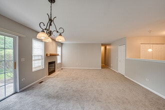 2427 Stoughton Cir in Aurora, IL - Building Photo - Building Photo