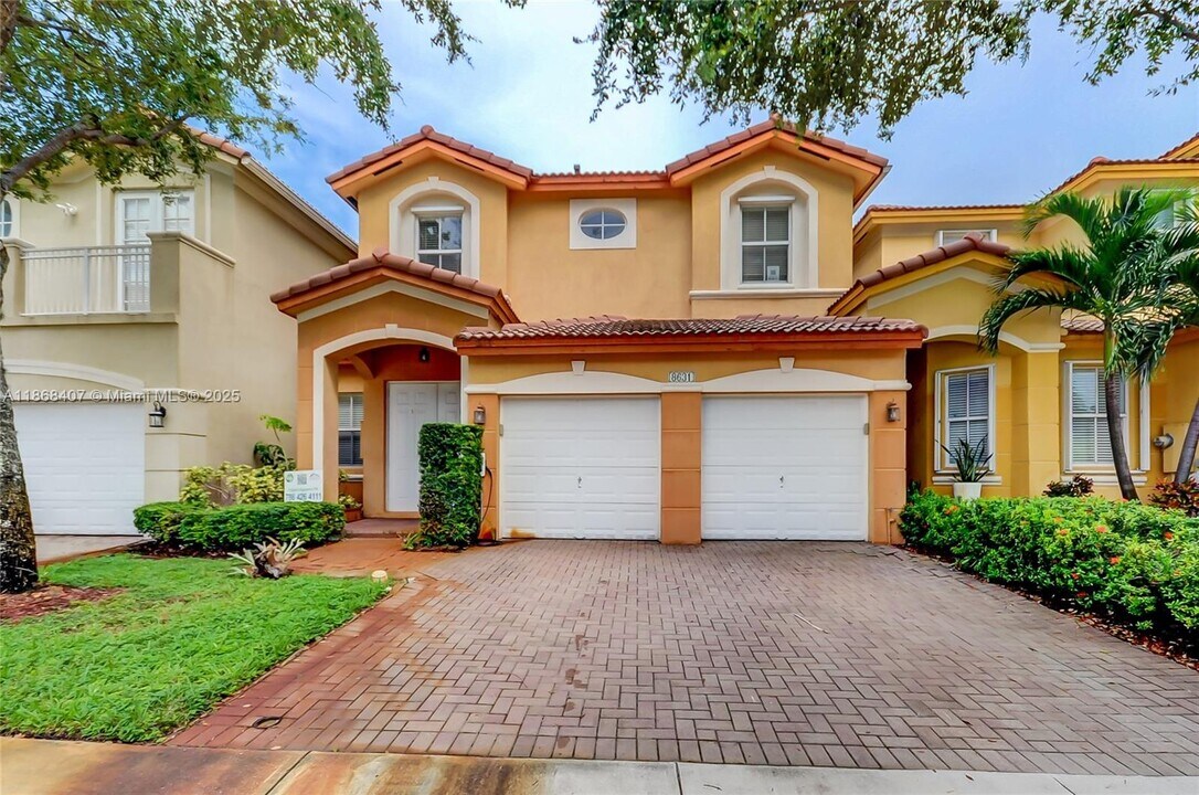 8631 NW 110th Ave in Doral, FL - Building Photo