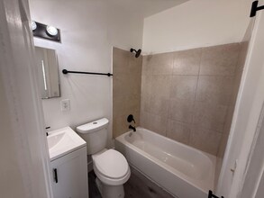 320 NE 13th Ave, Unit 04 in Boynton Beach, FL - Foto de edificio - Building Photo