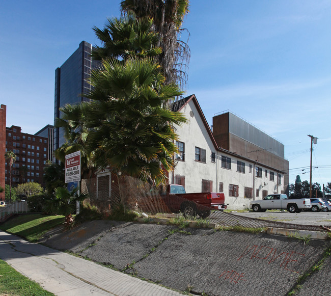 684 S Berendo St in Los Angeles, CA - Building Photo - Building Photo