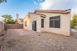 7224 Pinon Crest Ct in Las Vegas, NV - Building Photo - Building Photo