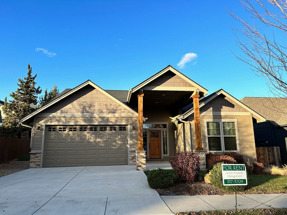 20876 Top Knot Ln in Bend, OR - Building Photo