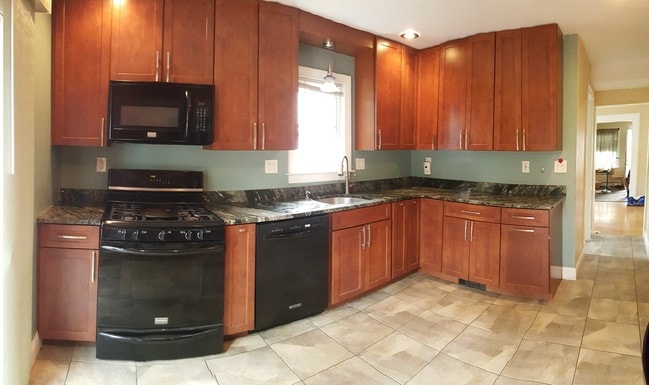 172 Highland Ave in Edison, NJ - Building Photo - Building Photo