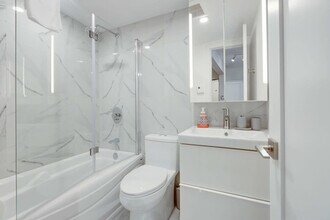 1755 R. Saint-Denis in Montréal, QC - Building Photo - Building Photo