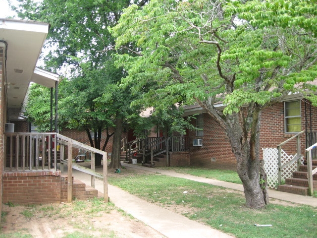 4100 Broyles Ave SW in Huntsville, AL - Foto de edificio