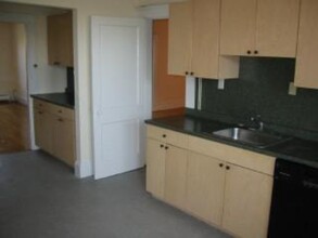 1682 Commonwealth Ave, Unit 3 in Boston, MA - Building Photo - Building Photo